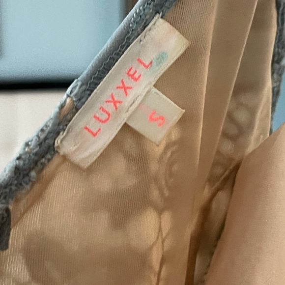 Luxxel Layla in Lace Dress Baby Blue Beige Lace Overlay Small Light Stretch - Picture 2 of 5